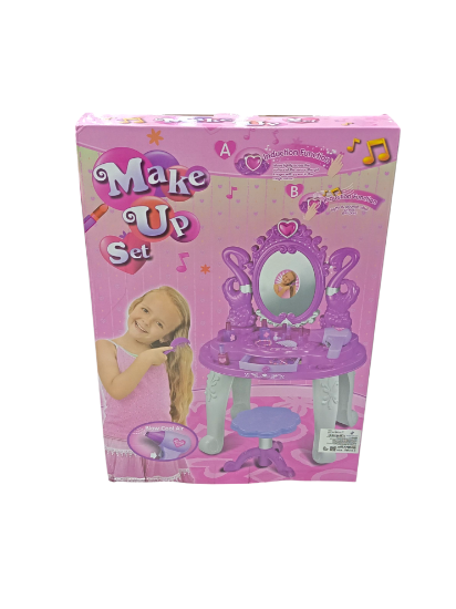 صورة طاولة زينة للعب للأطفال.  - يتضمن طاولة زينة صغيرة بمرآة، وكرسي صغير، وإكسسوارات مكياج للعب مثل أحمر الشفاه وفرشاة شعر.